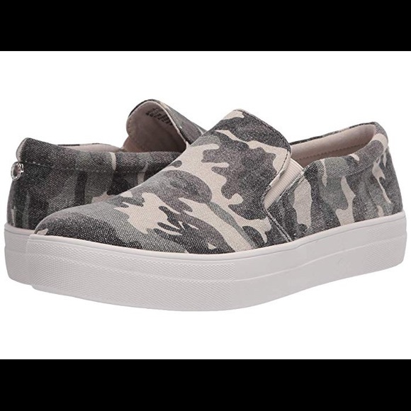 Steve Madden Gills C Sneaker in Green Camo - Picture 3 of 9